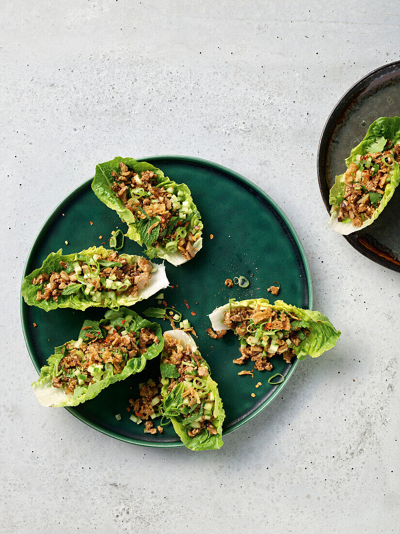 Asian salad wraps with minced meat