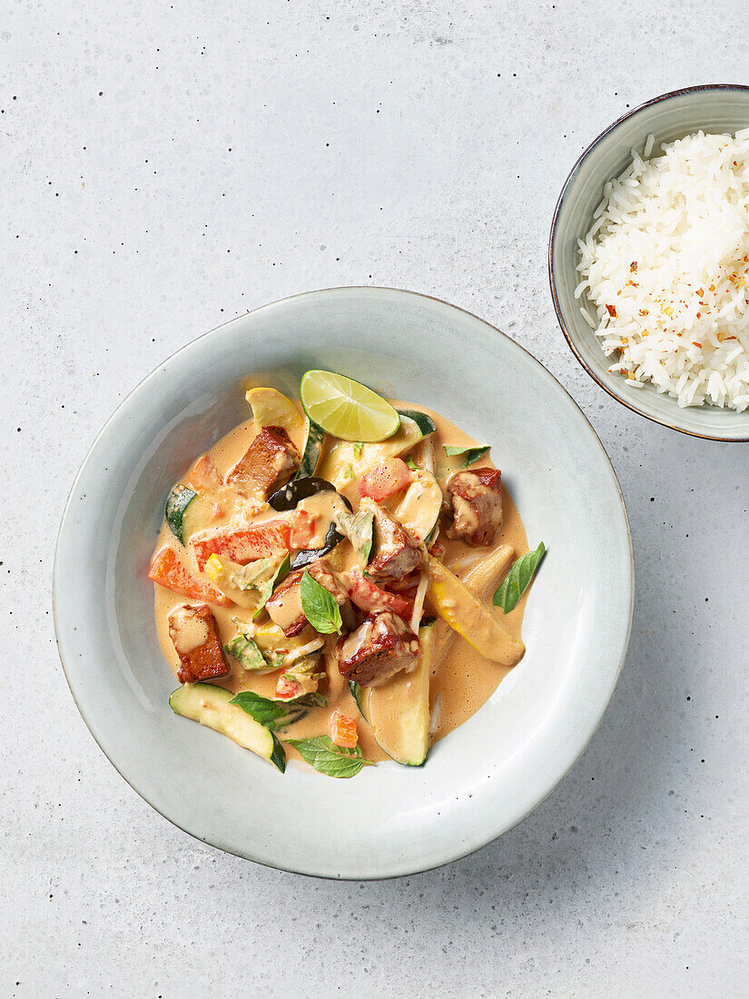 Thai curry with chicken and vegetables