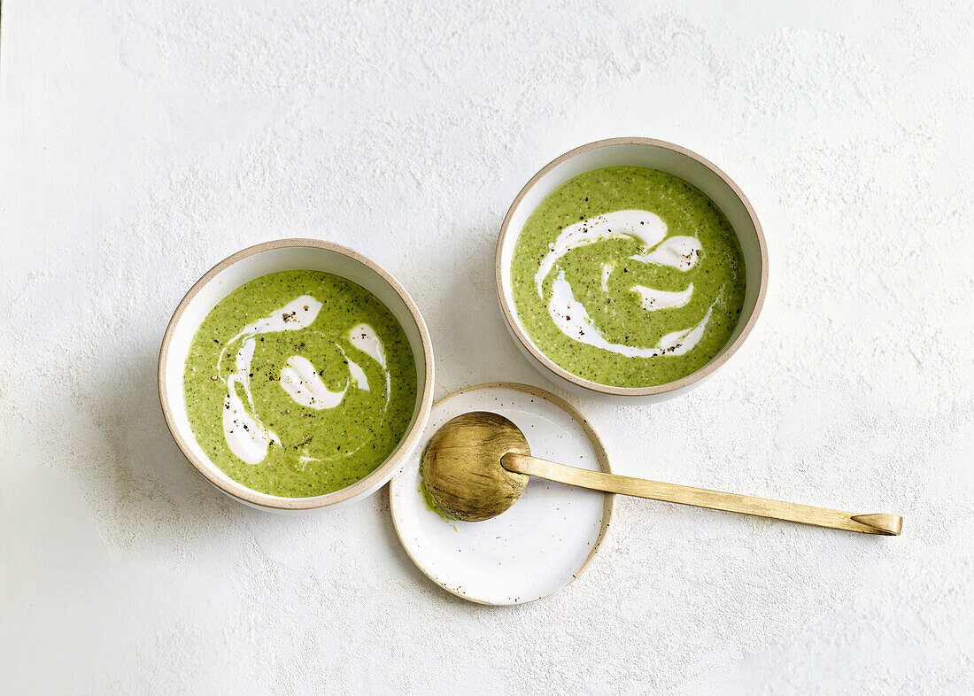 Brokkoli-Cremesuppe mit Sahne