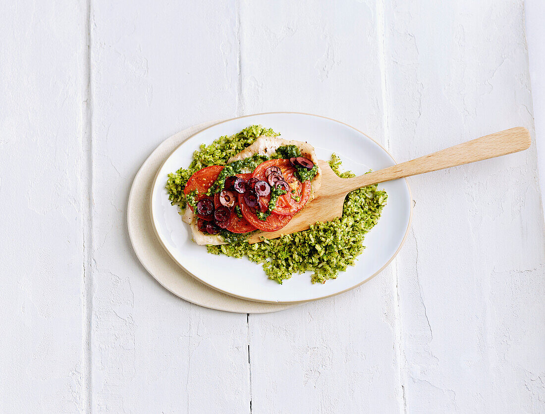 Tomatenfisch aus dem Ofen auf Brokkolipüree