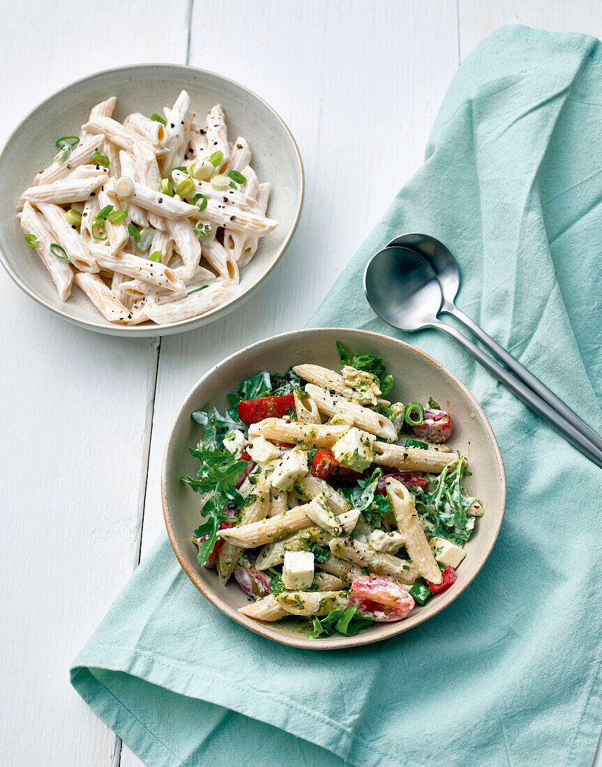 Nudelsalat mit Gemüse und Frühlingszwiebeln