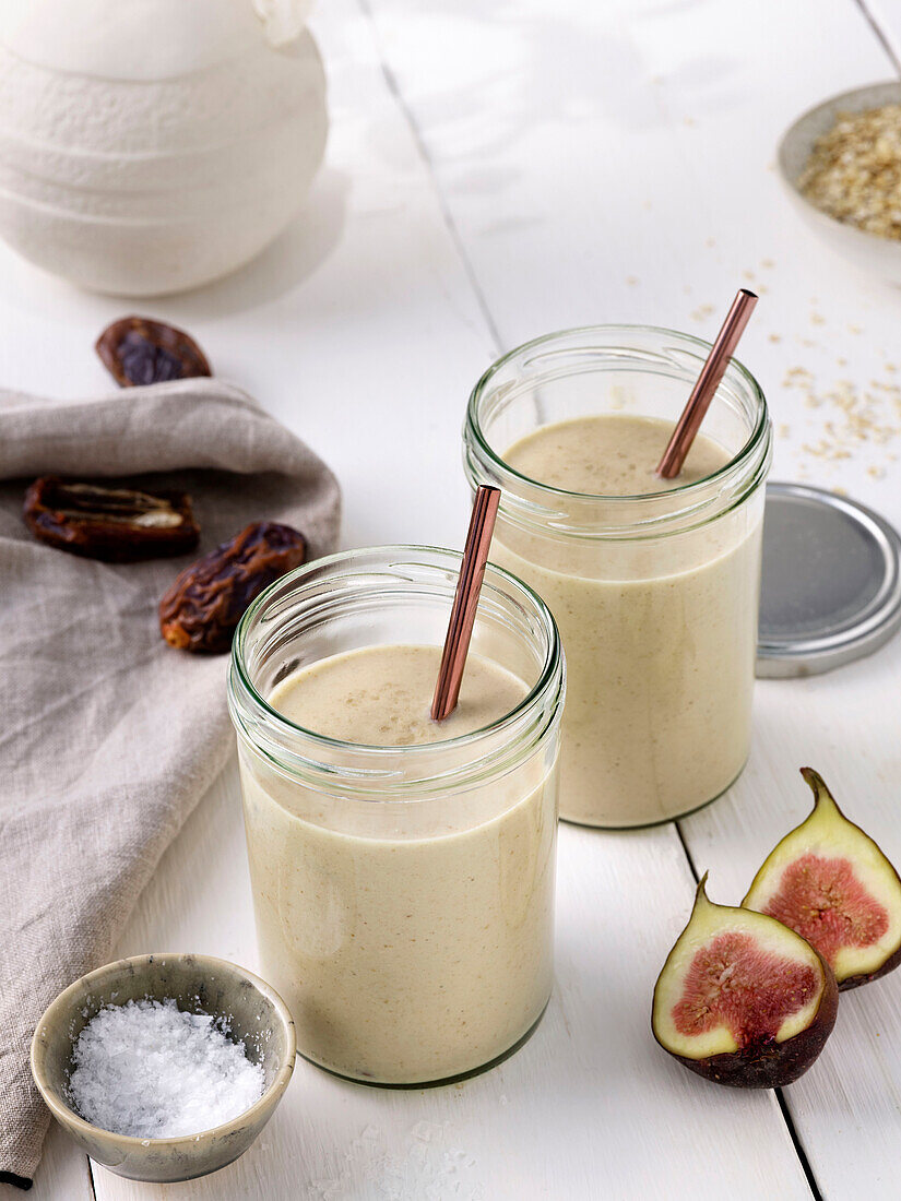 Salted Caramel Smoothie mit Feigen und Datteln