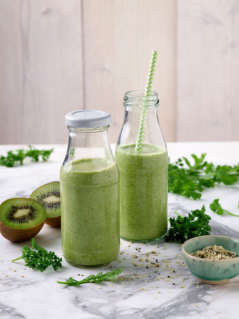 Kiwi-Spinat-Smoothie mit Hanfsamen