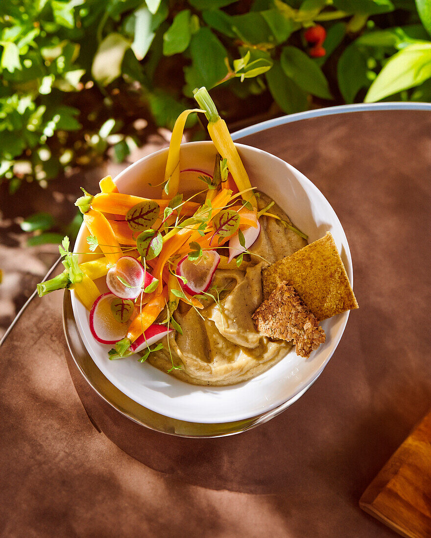 Hummus with vegetable sticks and crackers