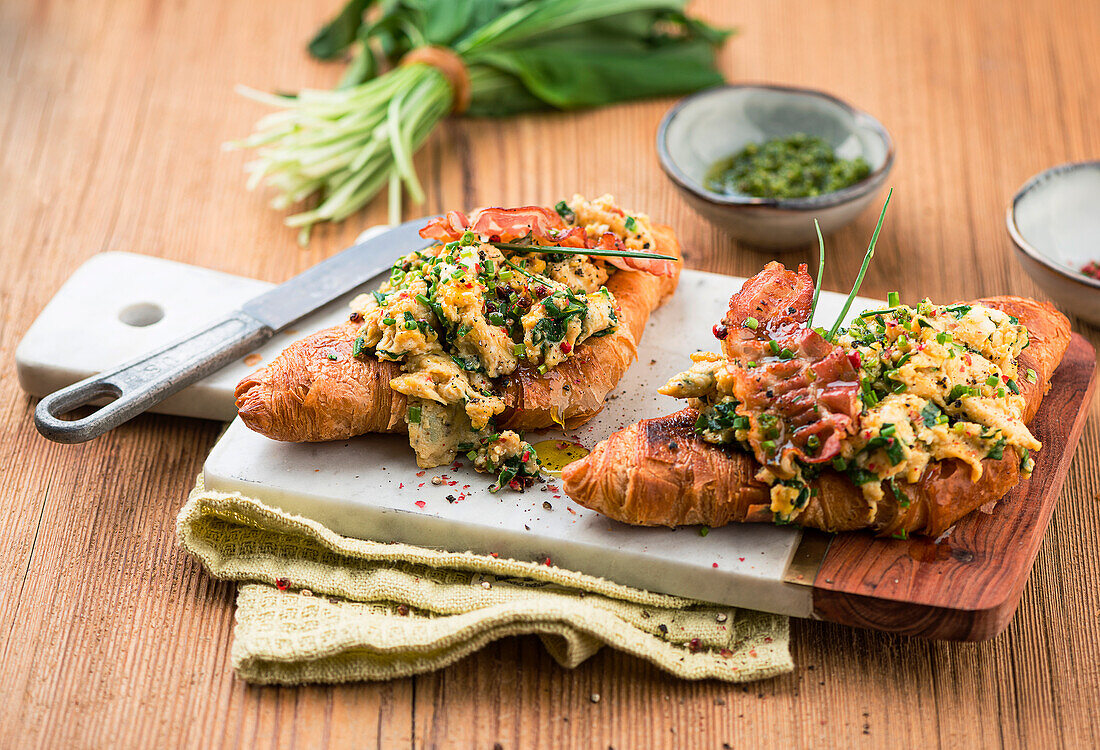 Croissant with wild garlic scrambled eggs and bacon