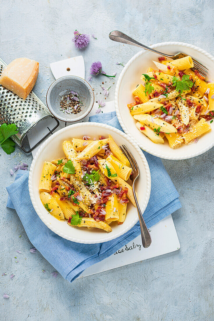 Pasta with asparagus carbonara