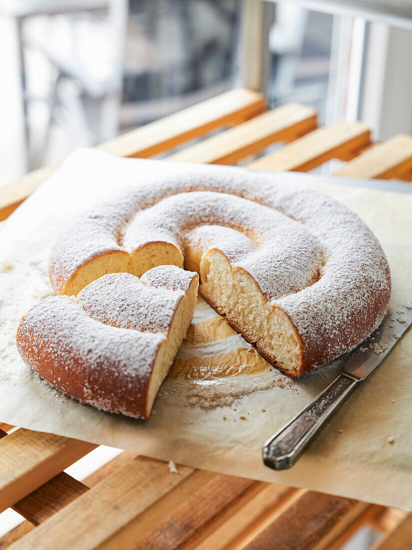 Schneckenkuchen mit Puderzucker