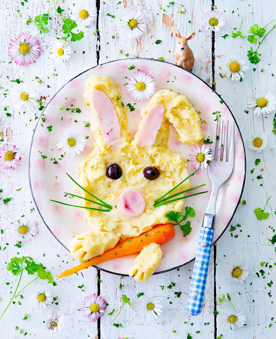 Easter bunny mashed potatoes with carrot