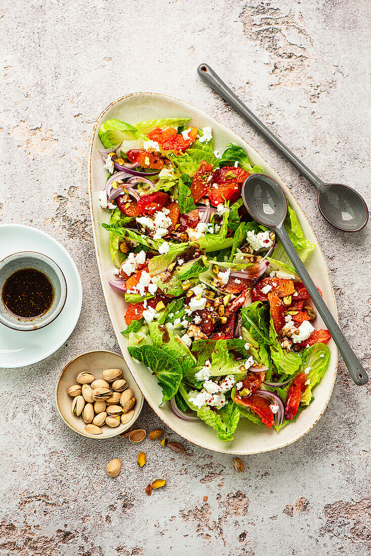 Sizilianischer Blutorangensalat mit Feta und Pistazien