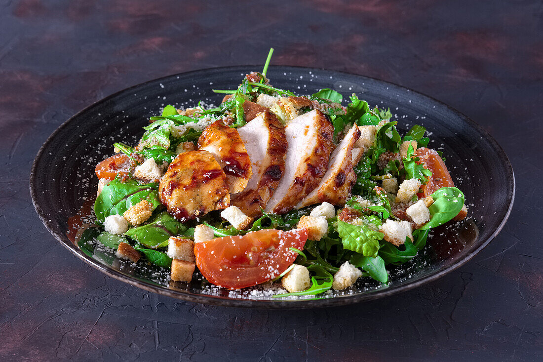 Roasted turkey breast on leaf salad with croutons