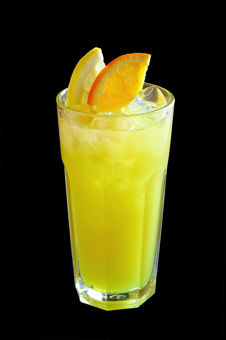 Kiwi and lemon lemonade with orange slices