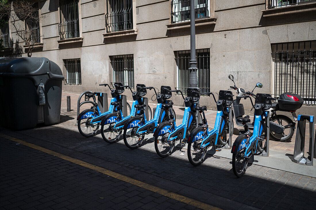 BiciMAD-Fahrräder, ein von der Stadt Madrid betriebenes Fahrradverleihprogramm, Spanien