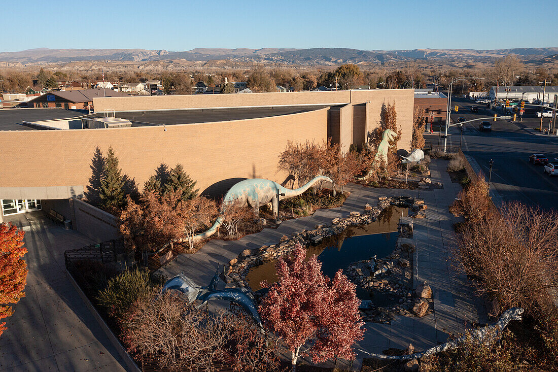 Luftaufnahme des Dinosauriergartens im Utah Field House of Natural History Museum. Vernal, Utah.