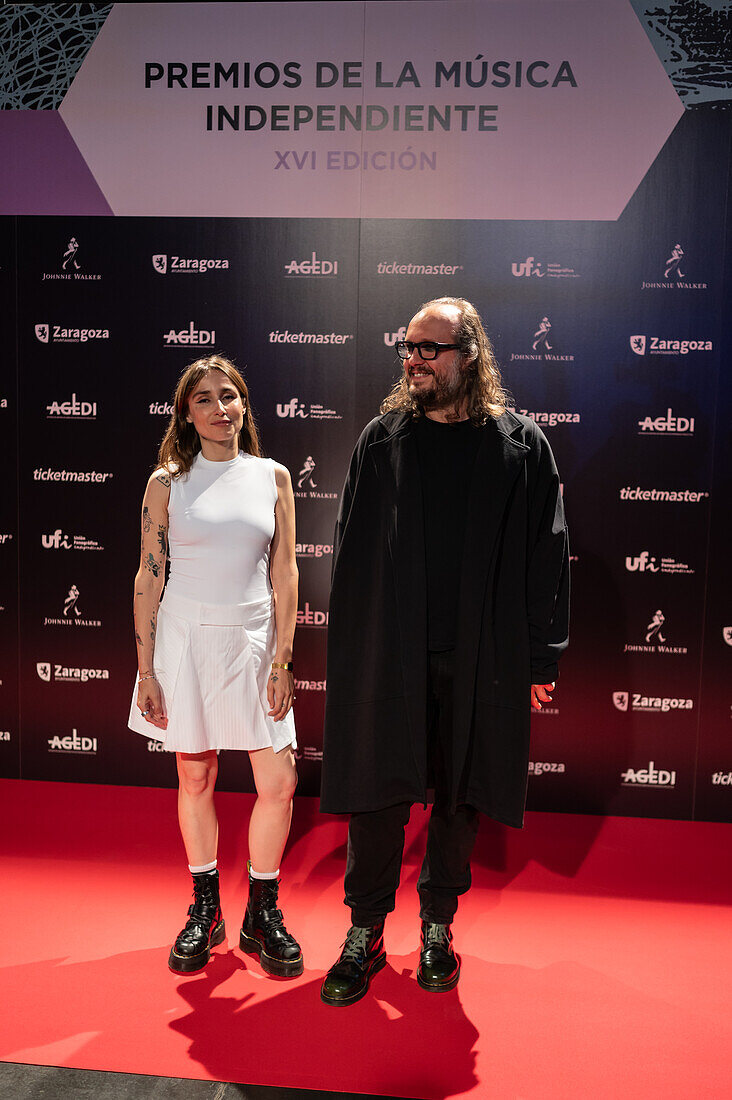 Zahara, winner of the award for best Artist, along with Marti Perarnau, members of the band Juno, on the red carpet at the MIN Independent Music Awards 2024, Zaragoza, Spain