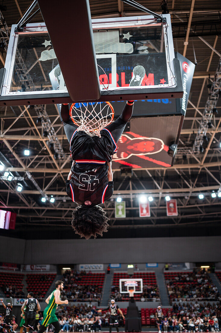 Die Harlem Globetrotters treten im Prinz-Felipe-Pavillon in Zaragoza, Spanien, auf