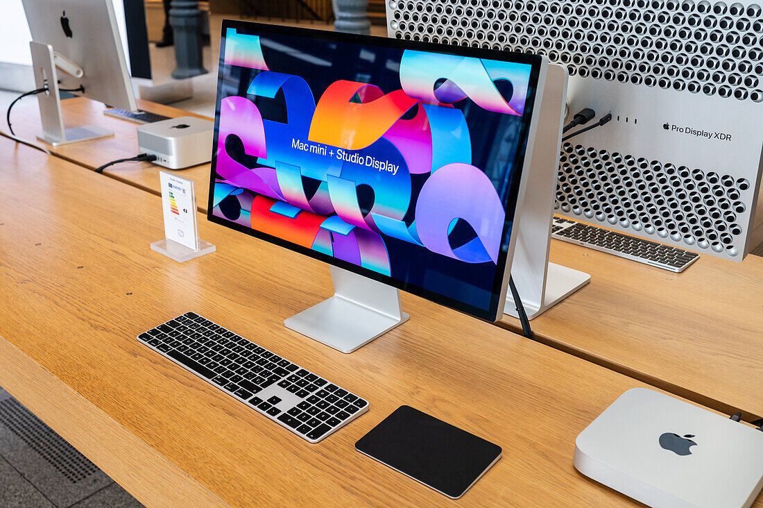 Apple Store in Puerta del Sol, Madrid, Spain