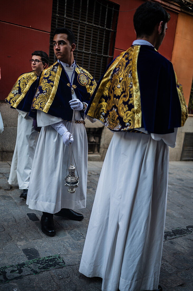 Zehnte Abfahrt des Cruz de Mayo, der Maikreuzprozession der Bruderschaft Jesus el Pobre, Madrid, Spanien.