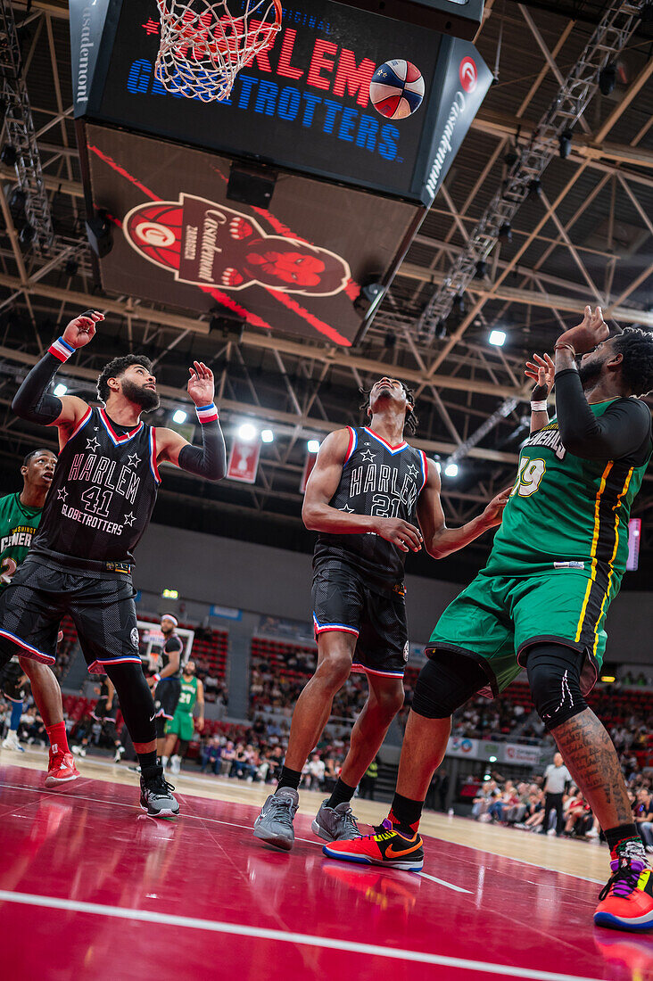 Die Harlem Globetrotters treten im Prinz-Felipe-Pavillon in Zaragoza, Spanien, auf