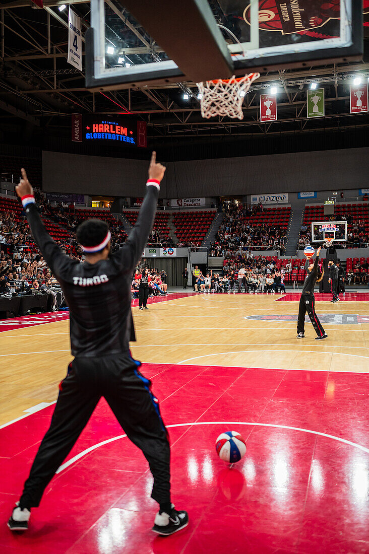 Die Harlem Globetrotters treten im Prinz-Felipe-Pavillon in Zaragoza, Spanien, auf