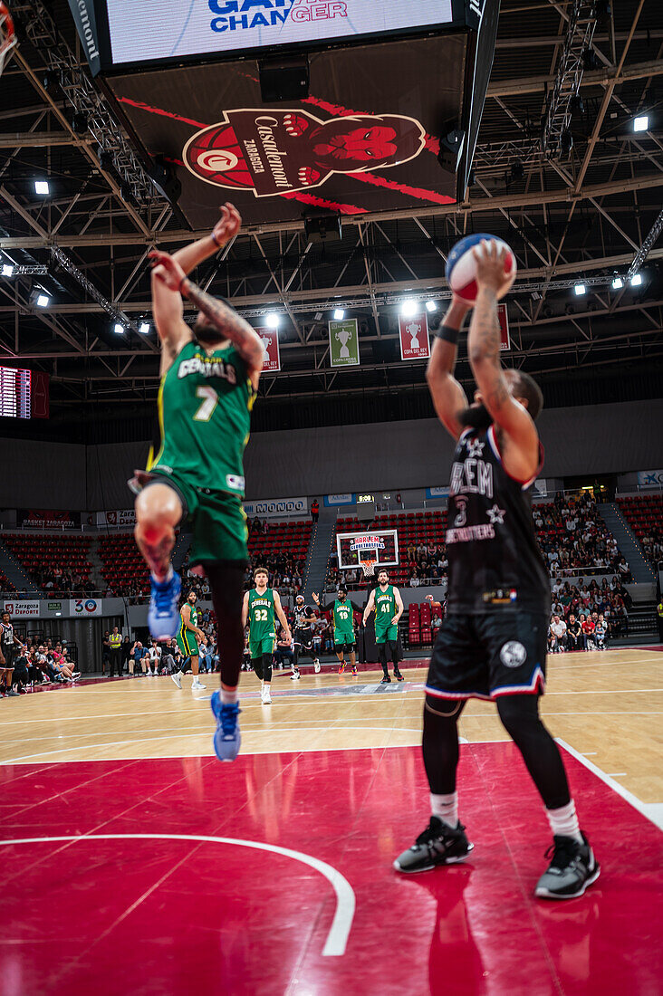 Die Harlem Globetrotters treten im Prinz-Felipe-Pavillon in Zaragoza, Spanien, auf