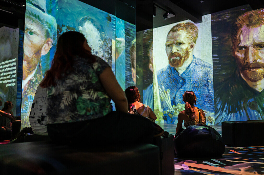 Die Welt von Van Gogh, eine einzigartige sensorische Erfahrung und Ausstellung im Nomad Immersive Museum, Madrid, Spanien