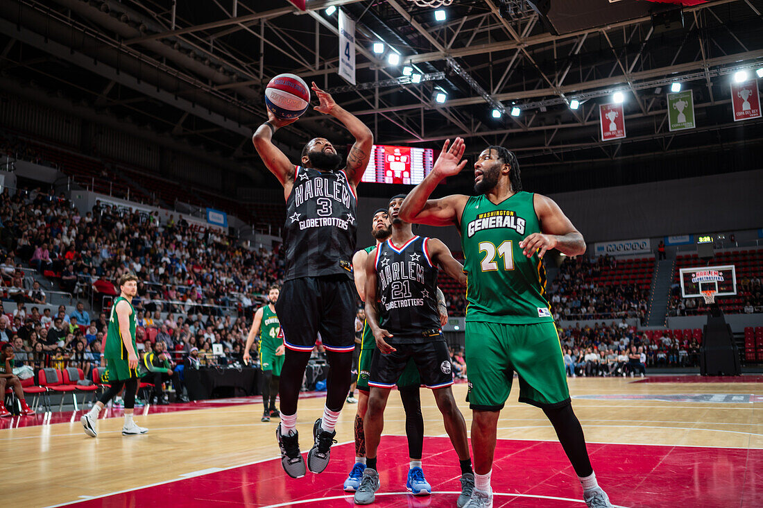 Die Harlem Globetrotters treten im Prinz-Felipe-Pavillon in Zaragoza, Spanien, auf