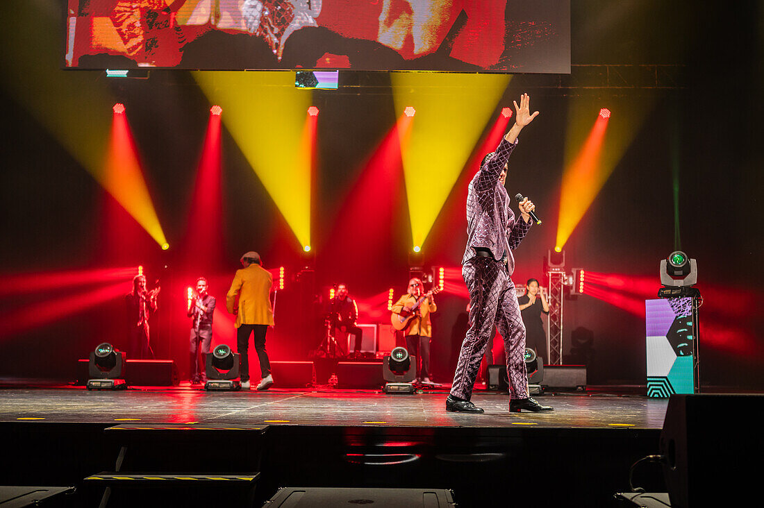 Live-Auftritt von Tacho & Los Manolos bei den MIN Independent Music Awards 2024, Zaragoza, Spanien