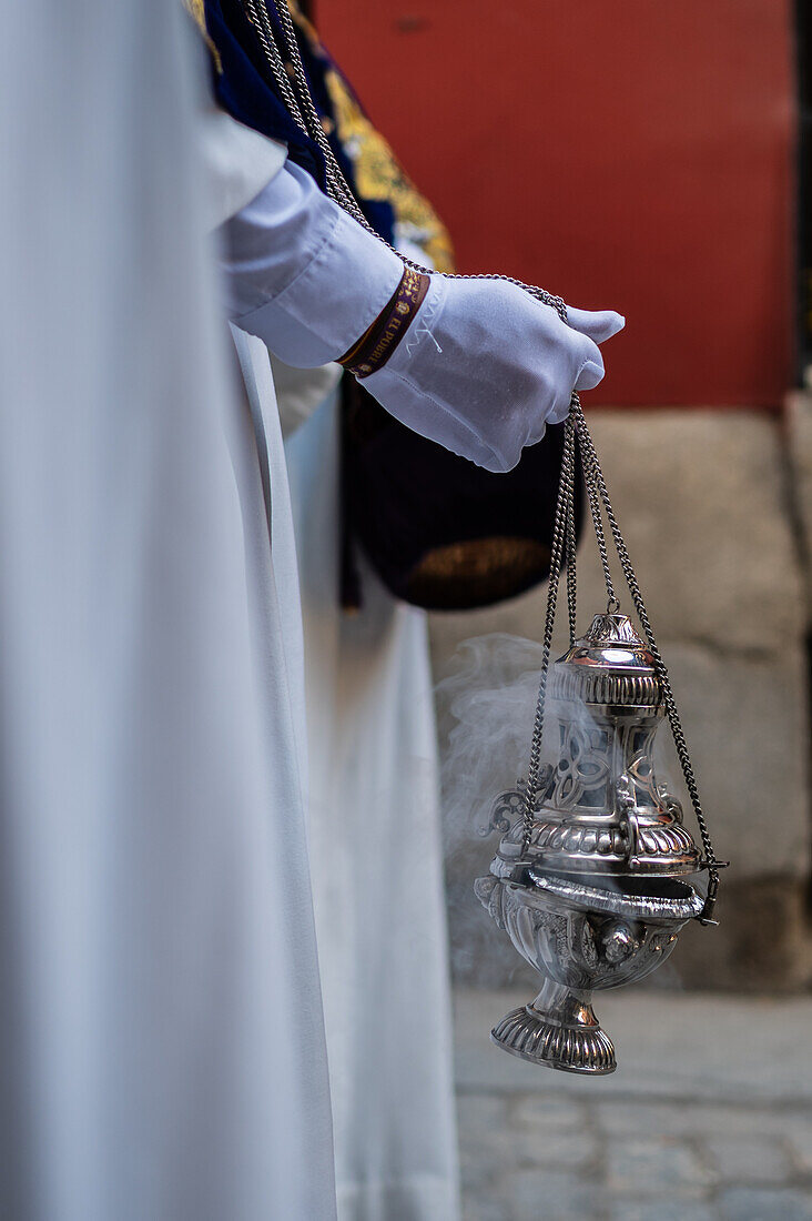 Zehnte Abfahrt des Cruz de Mayo, der Maikreuzprozession der Bruderschaft Jesus el Pobre, Madrid, Spanien.