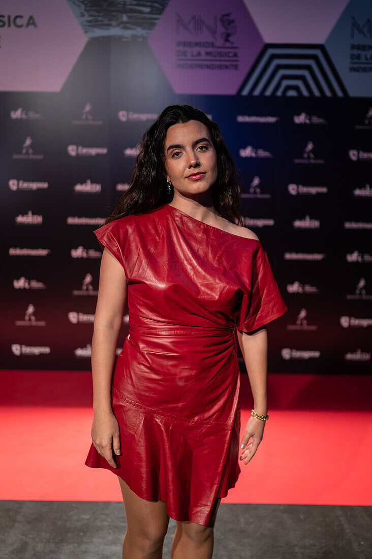 Julia Colom, nominiert für das beste Album in katalanischer Sprache, bei den MIN Independent Music Awards 2024, Zaragoza, Spanien