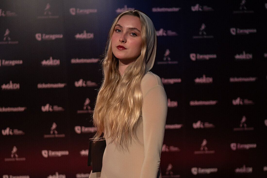 Sängerin und Komponistin Maria Hein auf dem roten Teppich bei den MIN Independent Music Awards 2024, Zaragoza, Spanien