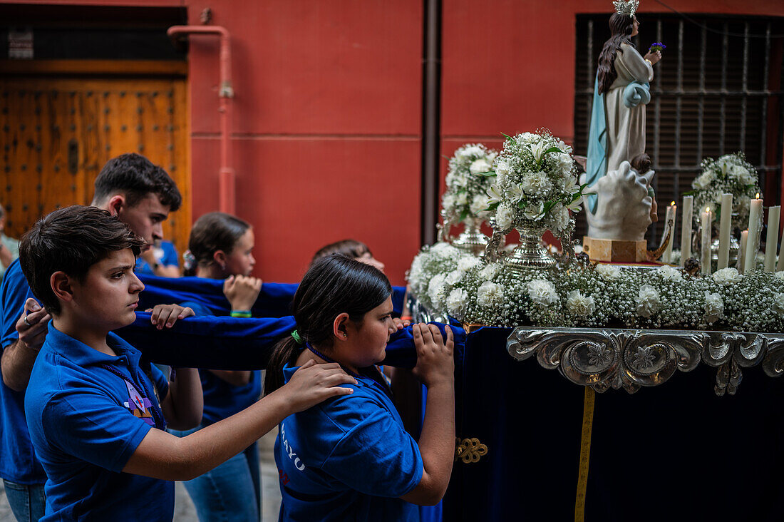 Tenth departure of the Cruz de Mayo, May Cross procession of the Brotherhood of Jesus el Pobre, Madrid, Spain.