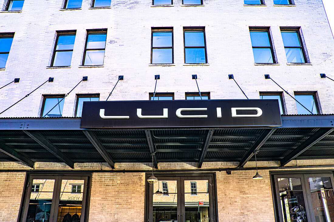 Ausstellungsraum von Lucid für Elektrofahrzeuge, Außenansicht, Meatpacking District, New York City, New York, USA