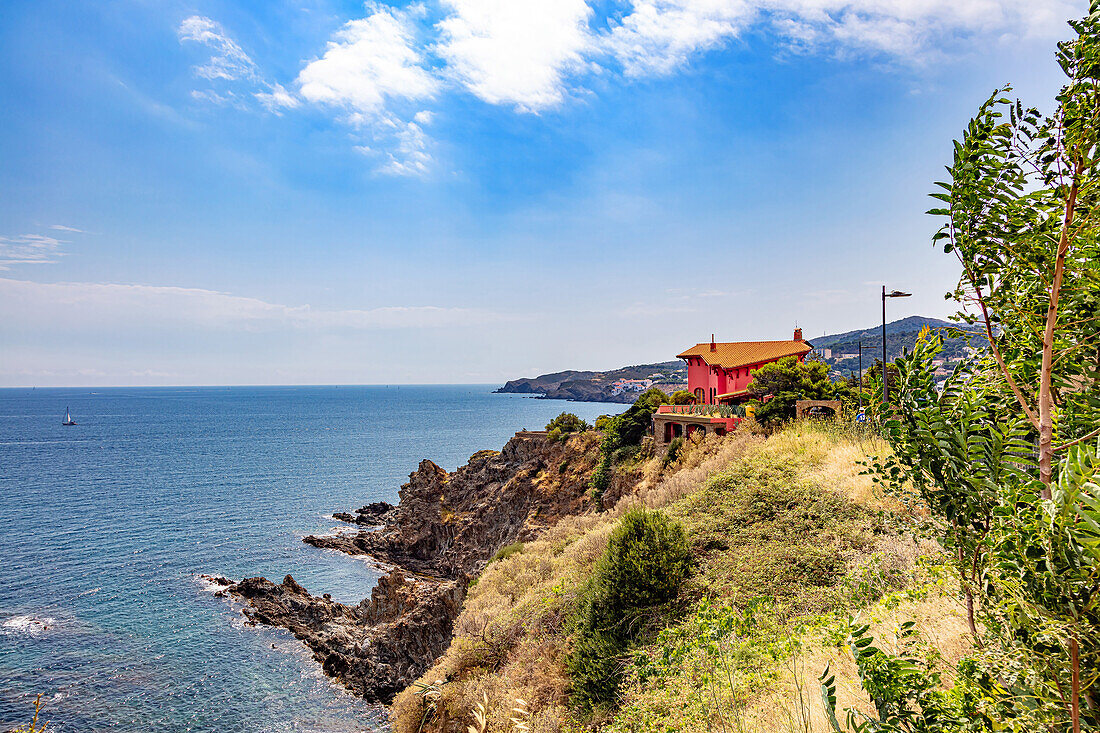 Banyuls-sur-Mer - 21 Juli 2019: Küste von Banyuls-sur-Mer,Pyrenees-Orientales,Katalonien,Languedoc-Roussillon,Frankreich