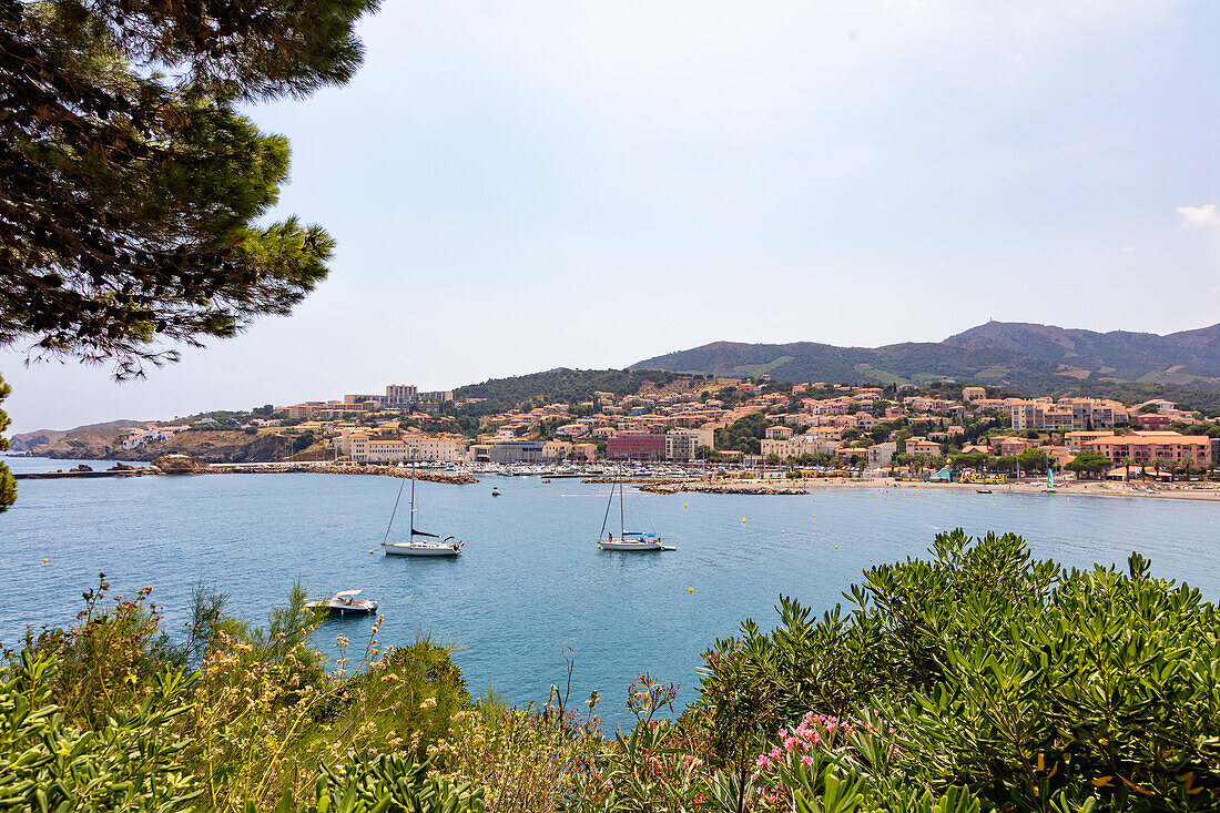 Banyuls-sur-Mer - 21 Juli 2019: Küste von Banyuls-sur-Mer,Pyrenees-Orientales,Katalonien,Languedoc-Roussillon,Frankreich