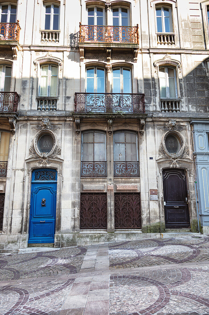 Bayonne,Frankreich - 06. September 2019 - Fassade eines Hauses in der Stadt Bayonne.