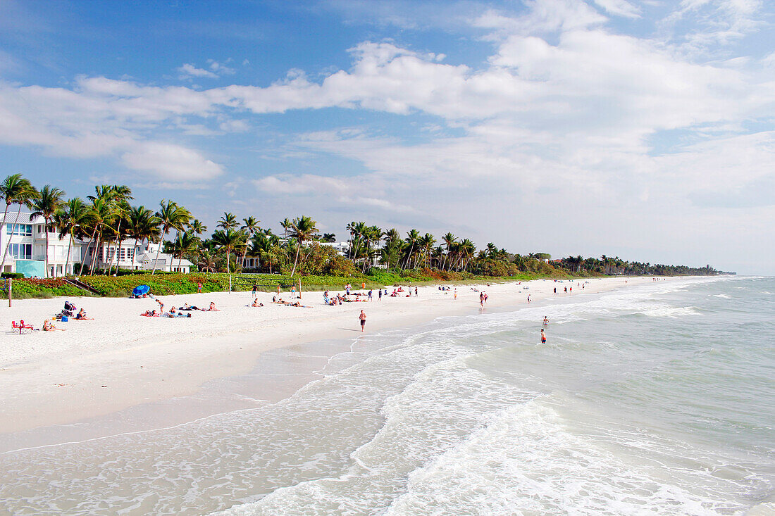 USA. Florida. Naples. Der Strand von The Pier aus gesehen.