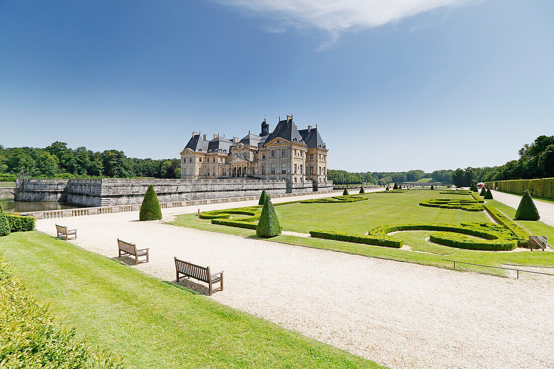 France. Seine et Marne. Vaux le Vicomte. The Castle of Vaux le Vicomte and the gardens.