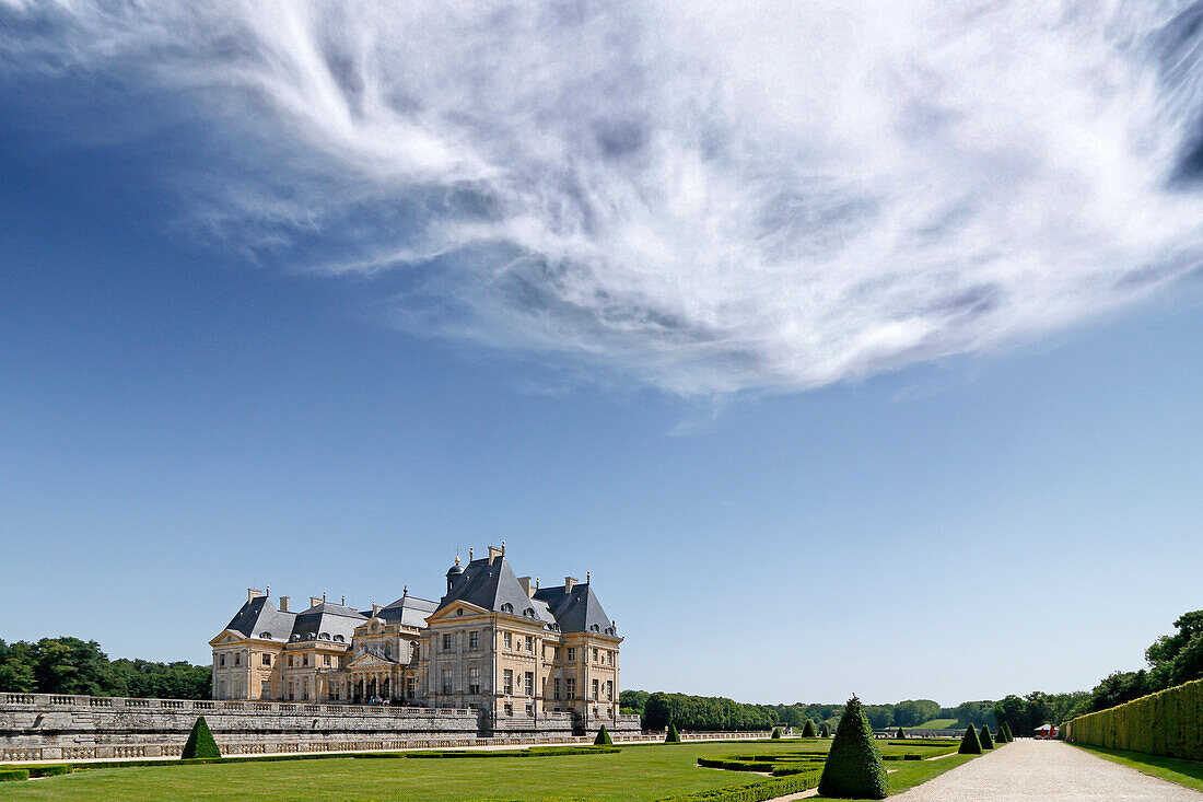 France. Seine et Marne. Vaux le Vicomte. The Castle of Vaux le Vicomte and the gardens.