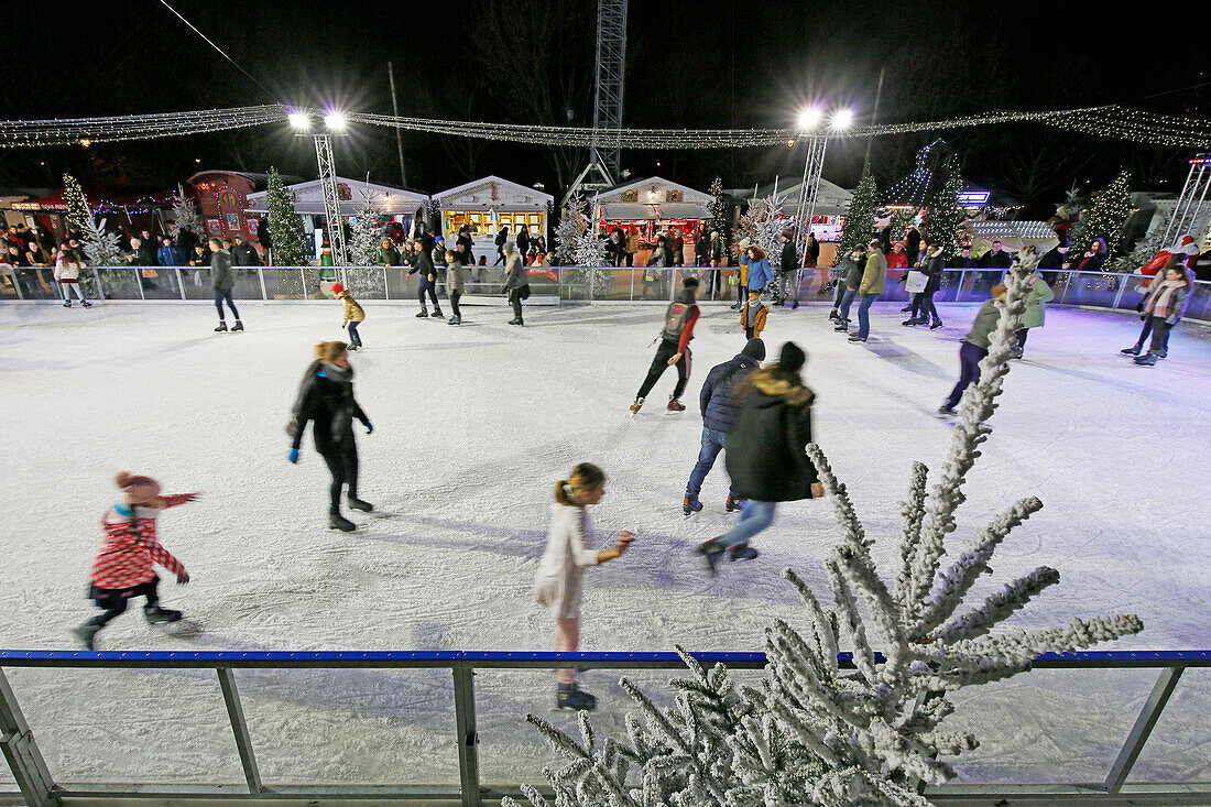 Paris. 1. Bezirk. Der Tuileriengarten bei Nacht. Jahrmarkt am Ende des Jahres. Die Eisbahn.