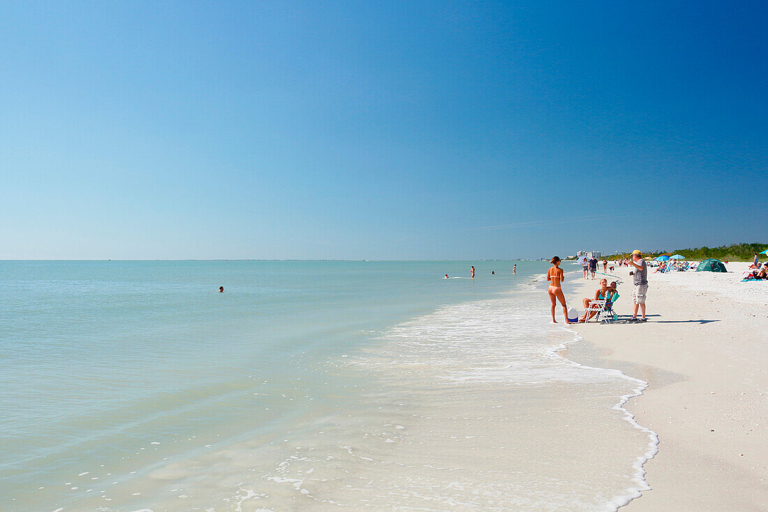 USA. Florida. Fort Myers Strand, Lovers Key State Park. Der Strand. Touristen.