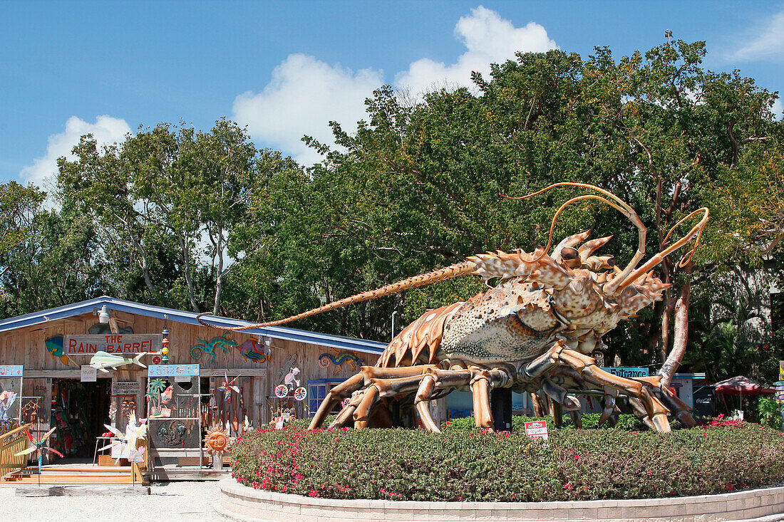 USA. Florida. The Keys. Islamorada. Lobster giant in front of a souvenir shop.