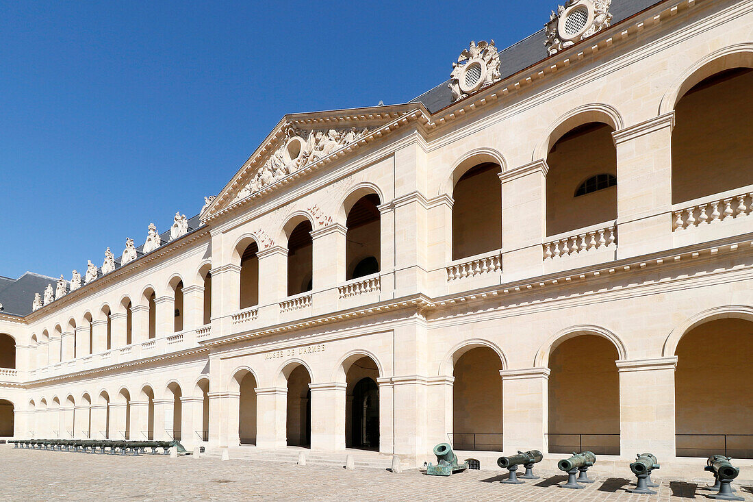 La France. Paris. 7th district. Les Invalides. The courtyard. Main entrance of the army museum.