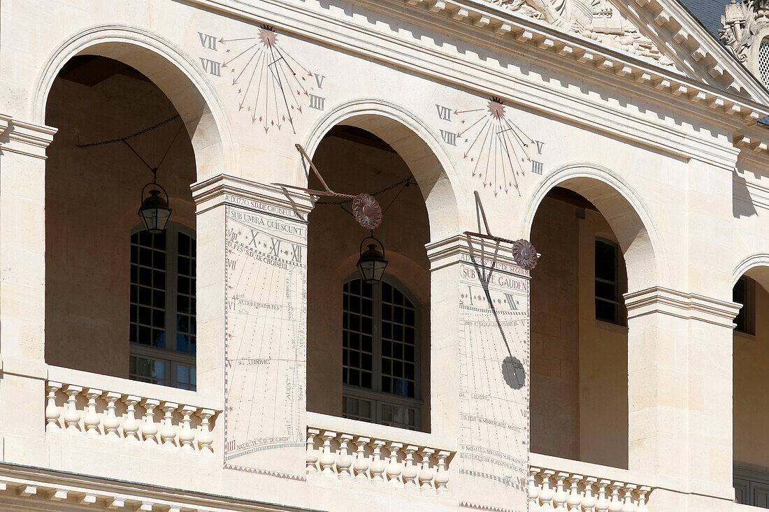 La France. Paris. 7th district. Les Invalides. The courtyard. The sundial.