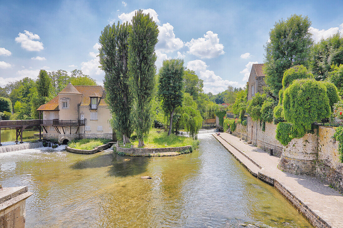 France. Seine et Marne. Medieval village of Moret sur Loing.