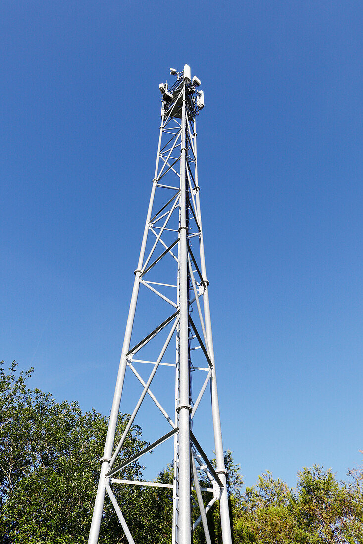 France. Seine et Marne. Boissy le Chatel. Mobile telephony relay antenna towers.