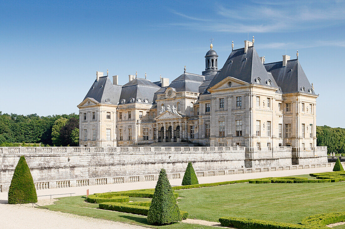 France. Seine et Marne. Vaux le Vicomte. Castle of Vaux le Vicomte. View of the northern facade from the gardens.