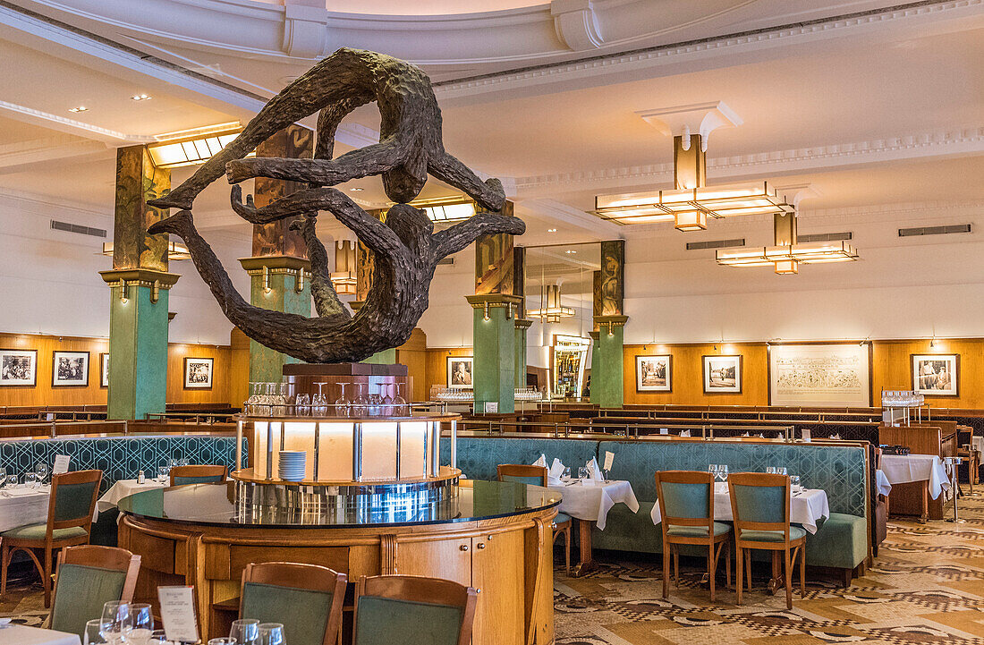 Paris Montparnasse, 14. Arrondissement, Restaurant La Coupole (Art-déco-Stil) mit der Skulptur "La Terre" von Louis Derbre