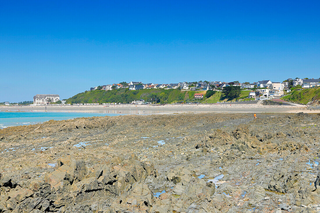 France. Normandy. Department of Manche. Granville during the summer. Receding tide. View from the coast towards Donville les Bains.