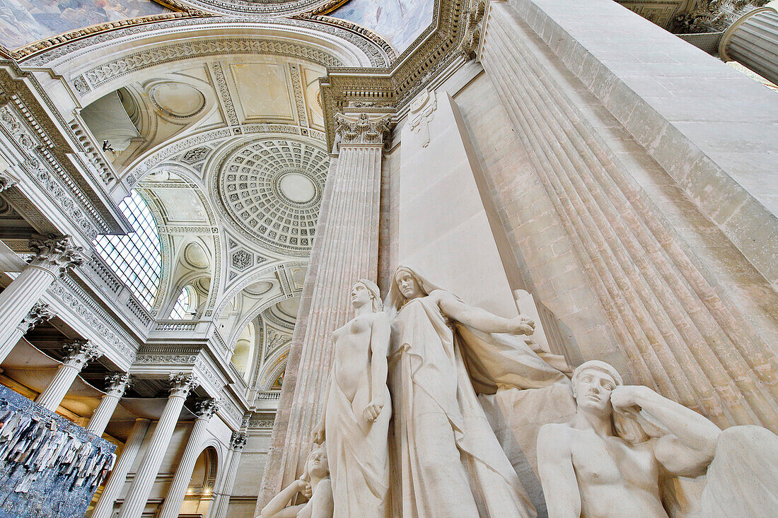 Frankreich. Paris. 5. Bezirk. Das Pantheon. Skulptur An Diderot und die Enzyklopädisten, von Alphonse Camille Terroir.