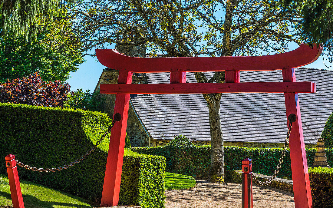 France,Perigord Noir,Dordogne,Jardins du Manoir d'Eyrignac (Historical Monument),Japanese Torii